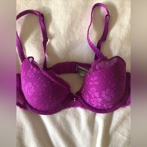 Wacoal b. tempted 32B Purple Bra
